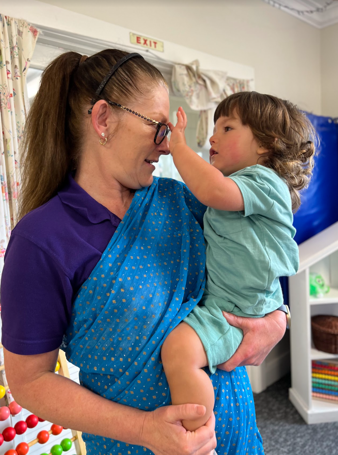 educator with child at Choklits