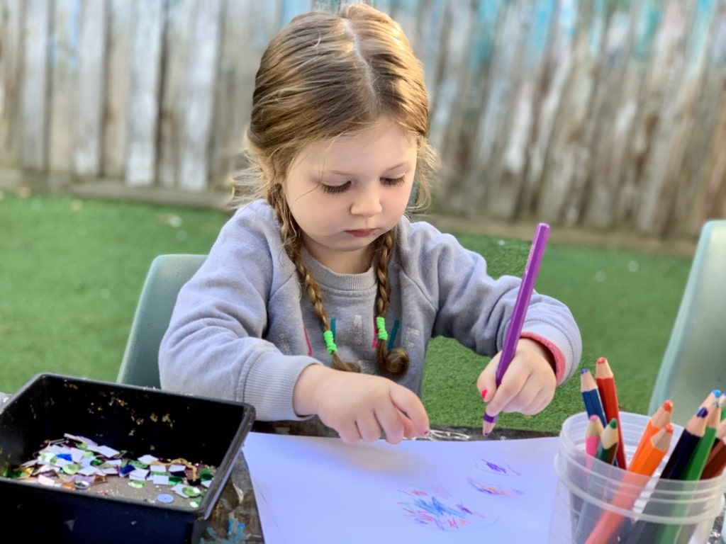 Children making Easter crafts at Choklits